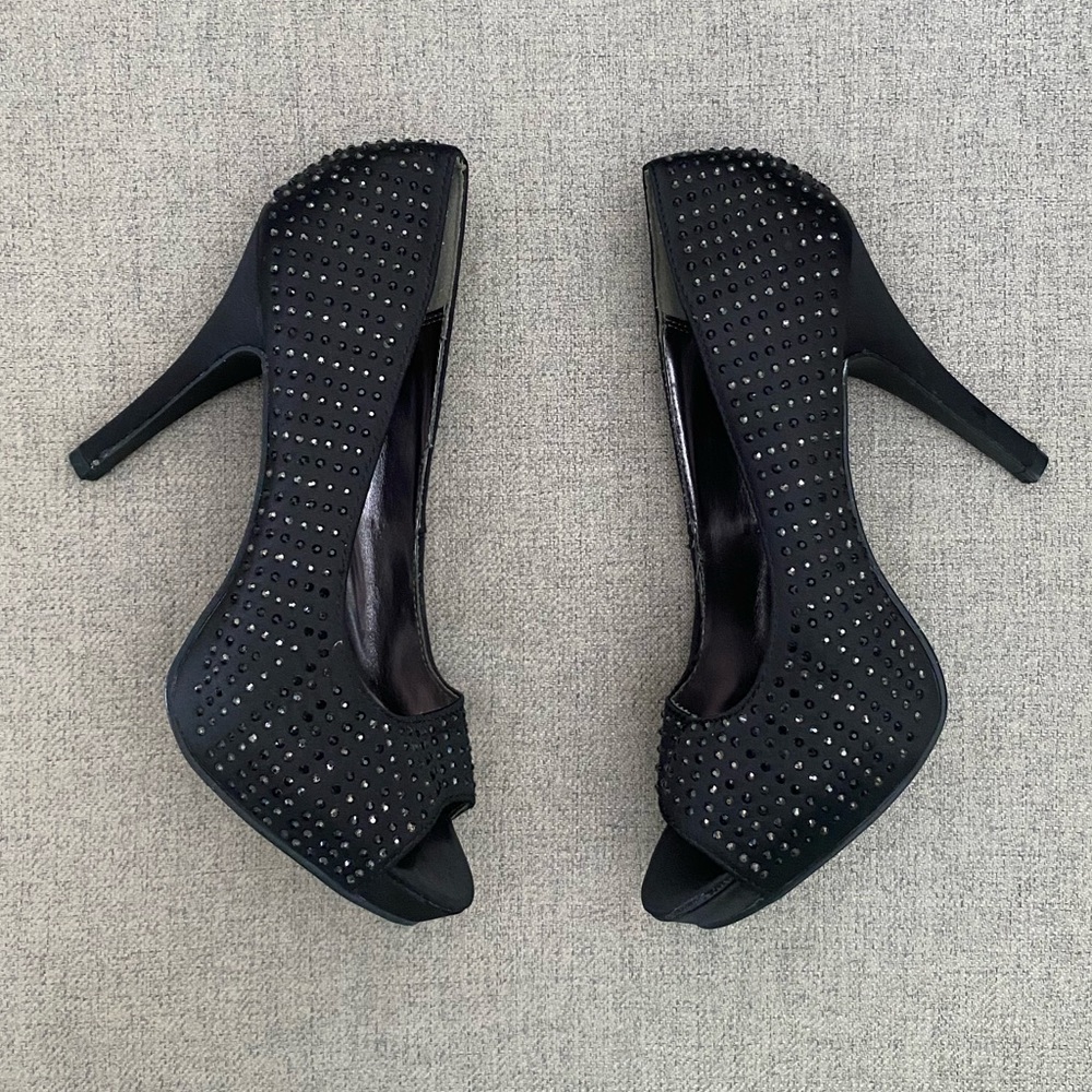 Rampage Gimme Black Bejeweled Women’s Pumps✨